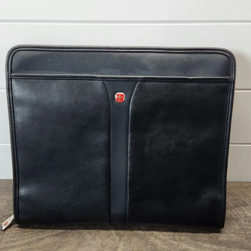 Wenger Executive Business Vinyl Zippered Padfolio - Black 3 ring binder w/calc